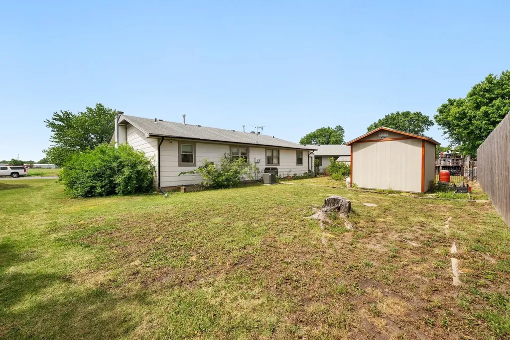1816 E Fernwood Street Wichita KS 67216-2869