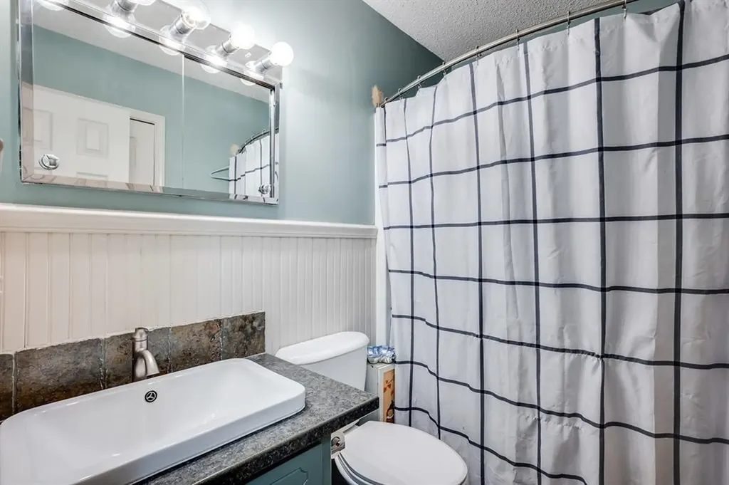 409 N Emporia Valley Center KS 67147