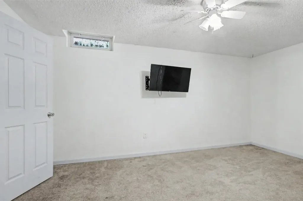 409 N Emporia Valley Center KS 67147