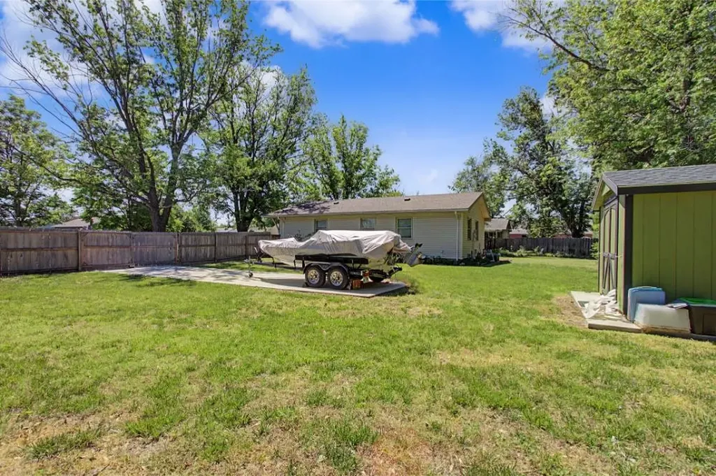 409 N Emporia Valley Center KS 67147