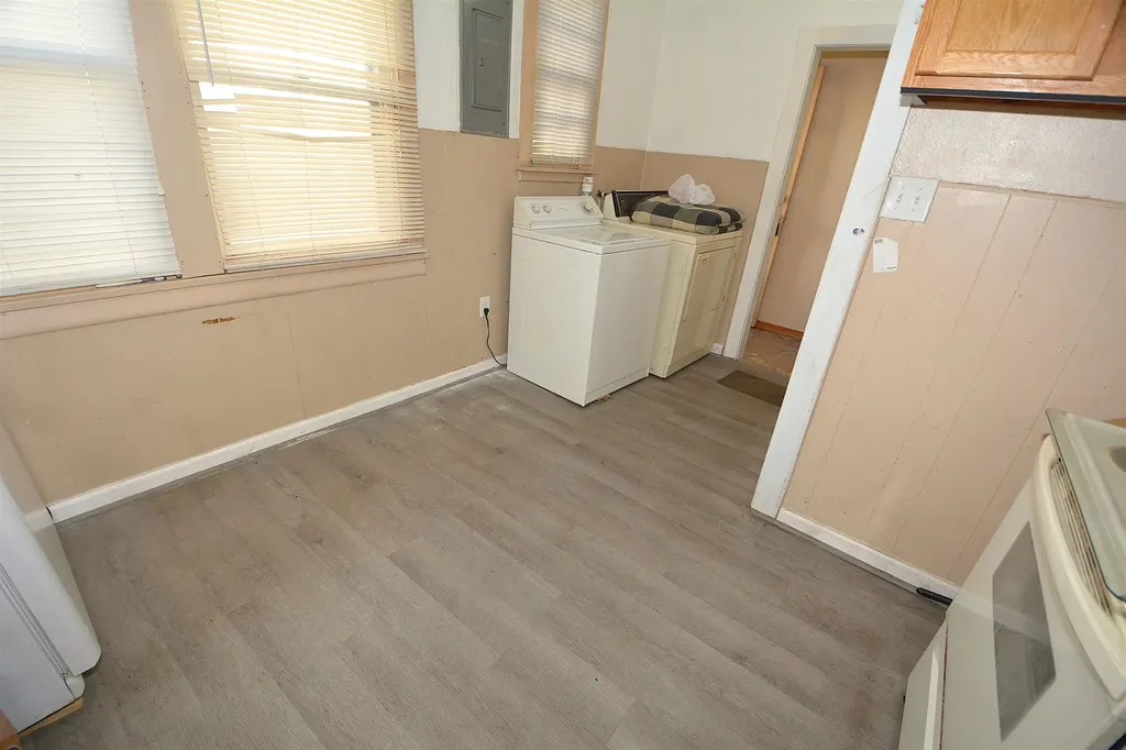 1444 S Pershing Avenue Wichita KS 67218