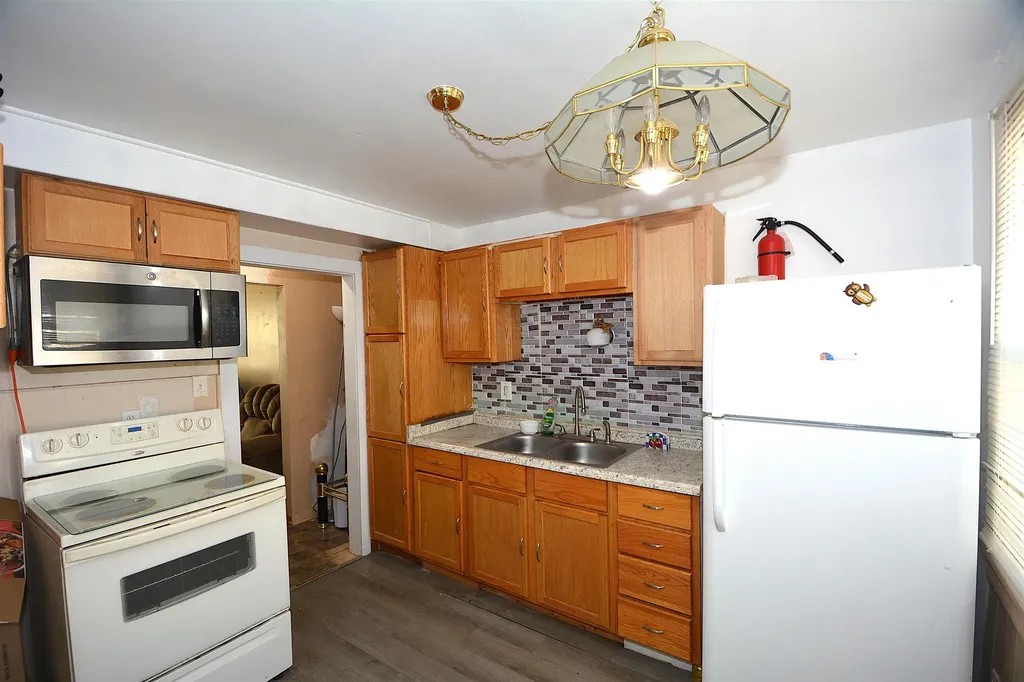 1444 S Pershing Avenue Wichita KS 67218