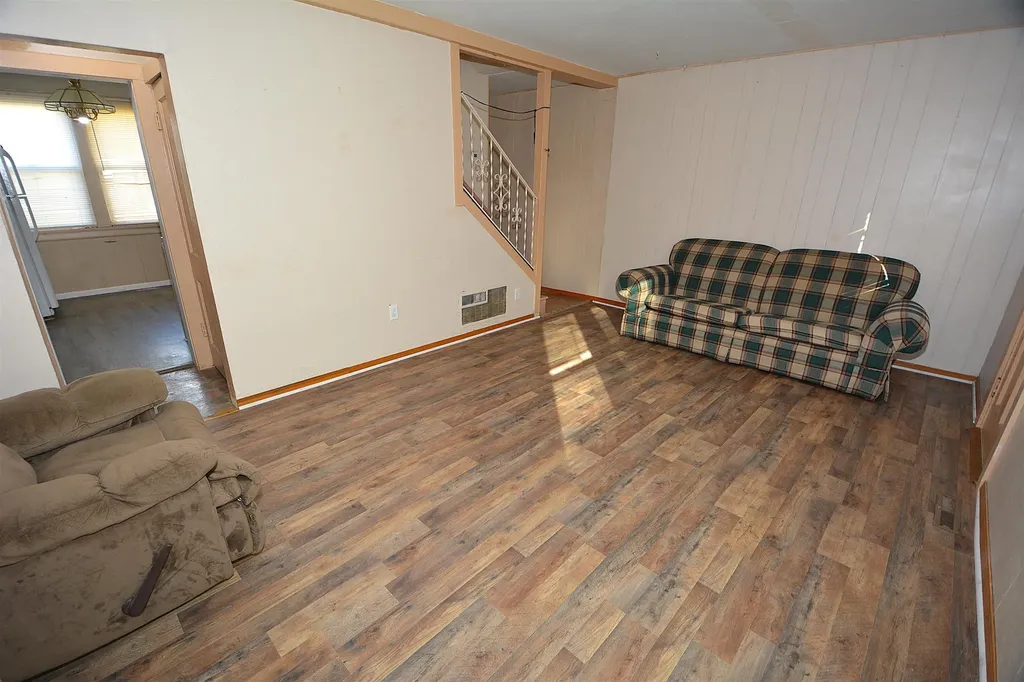 1444 S Pershing Avenue Wichita KS 67218