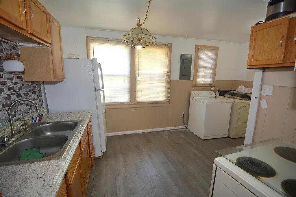 1444 S Pershing Avenue Wichita KS 67218