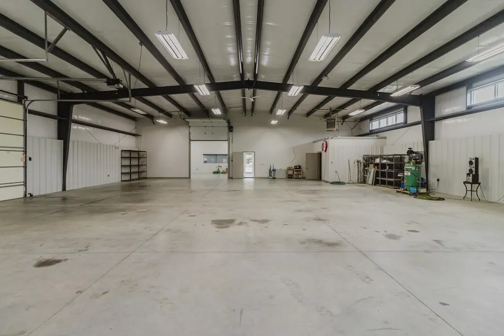 2325 S Crest Wichita KS 67207
