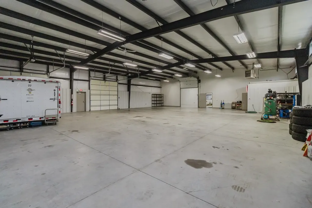 2325 S Crest Wichita KS 67207