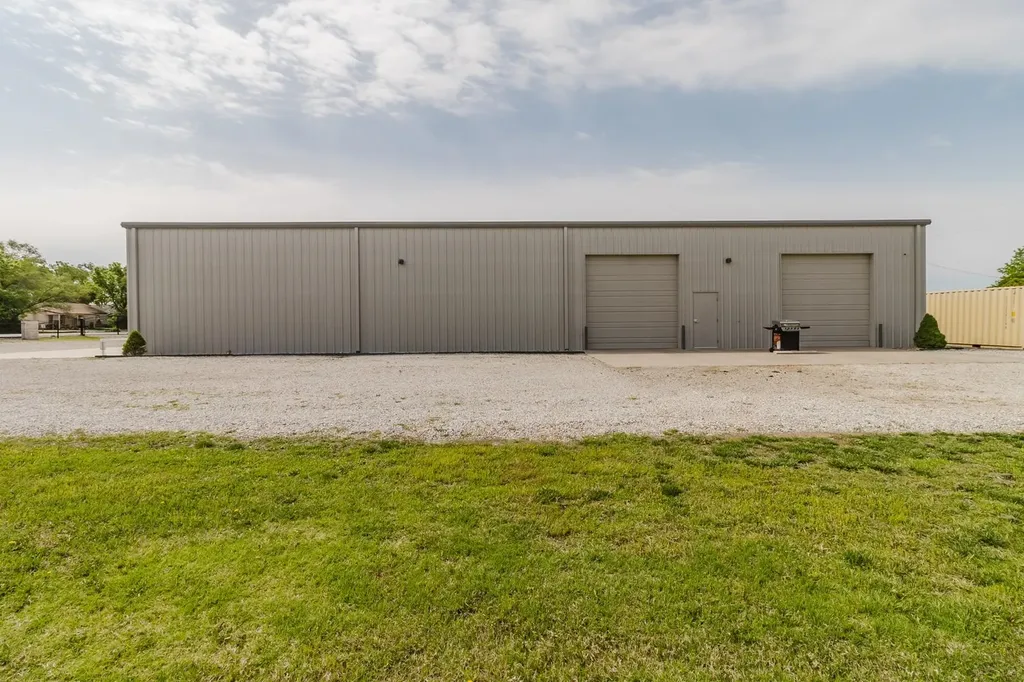 2325 S Crest Wichita KS 67207