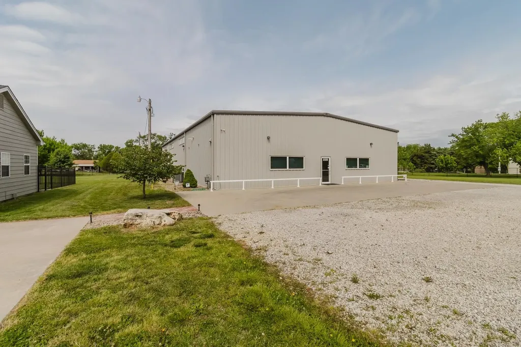 2325 S Crest Wichita KS 67207