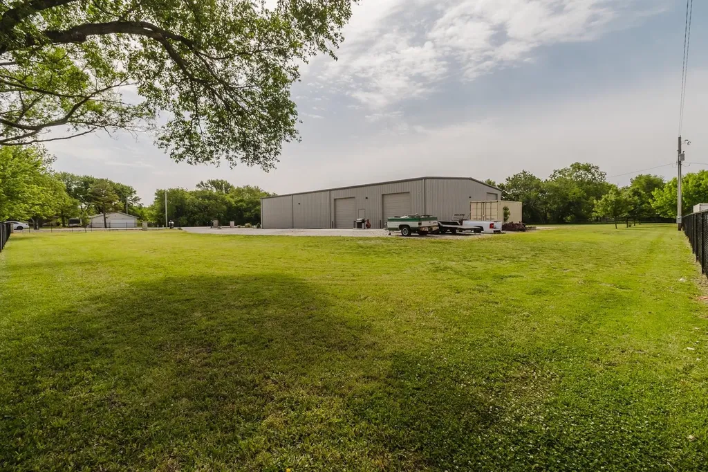 2325 S Crest Wichita KS 67207