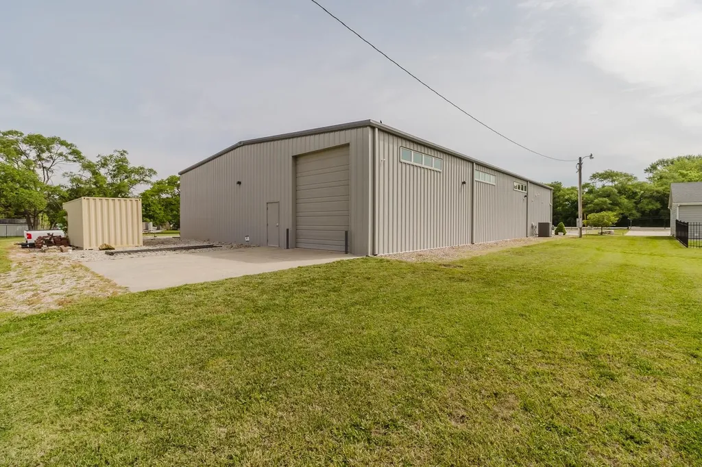 2325 S Crest Wichita KS 67207