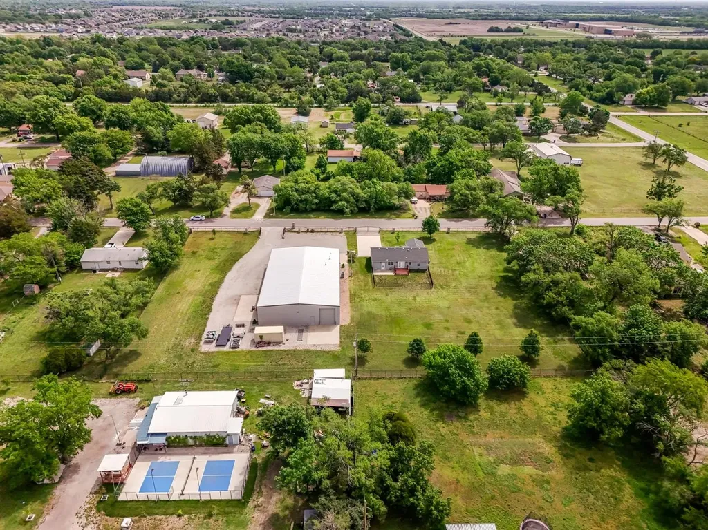 2325 S Crest Wichita KS 67207