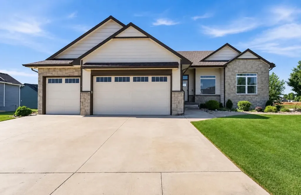 1105 Park Glen Street Clearwater KS 67026
