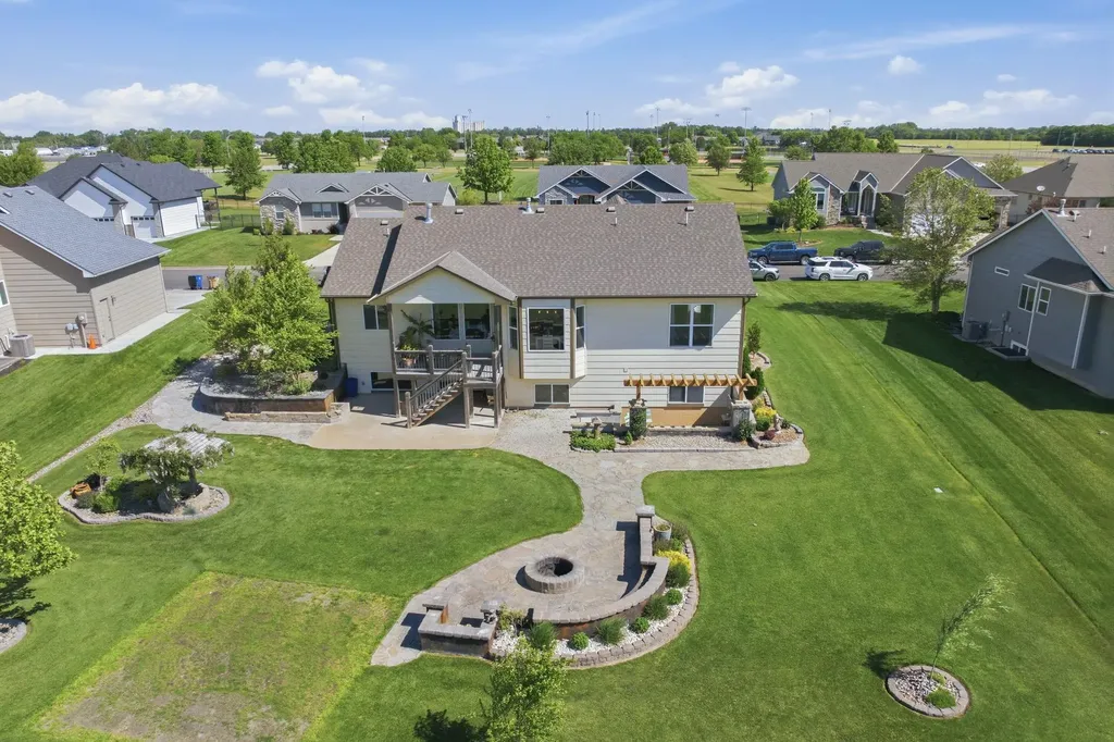 1105 Park Glen Street Clearwater KS 67026