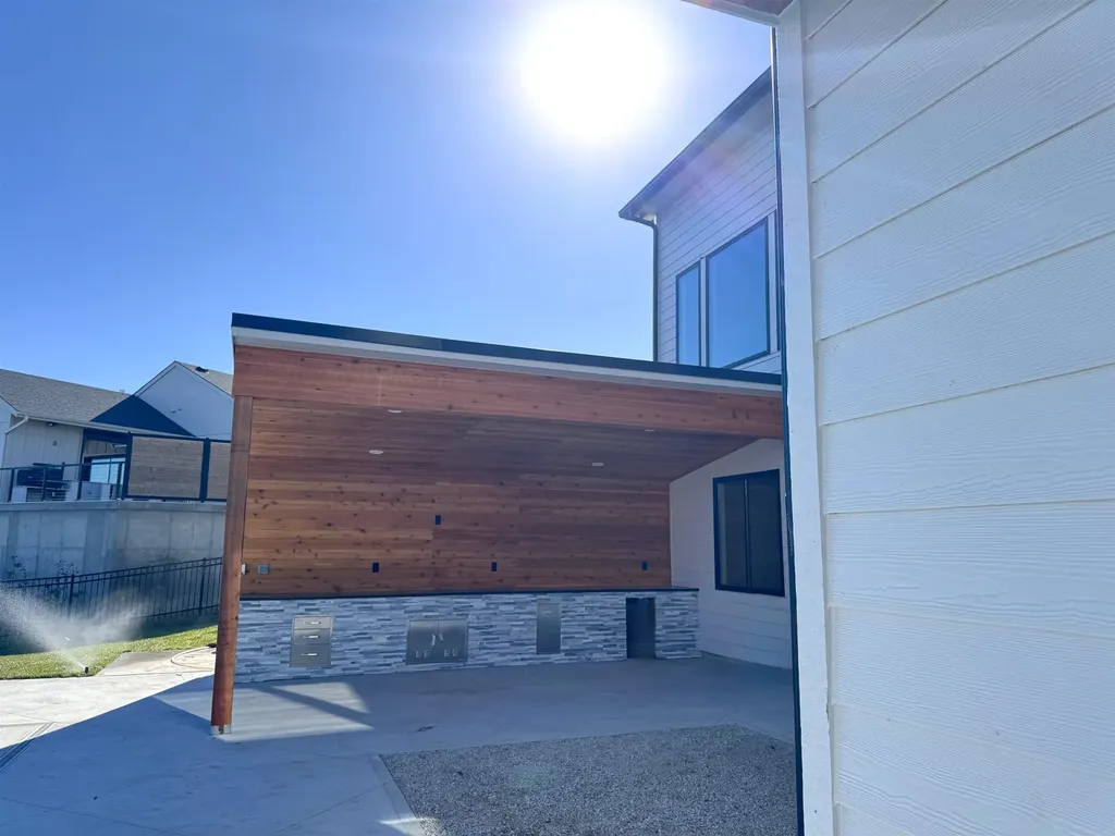 2214 N Emmalyn Circle Wichita KS 67205