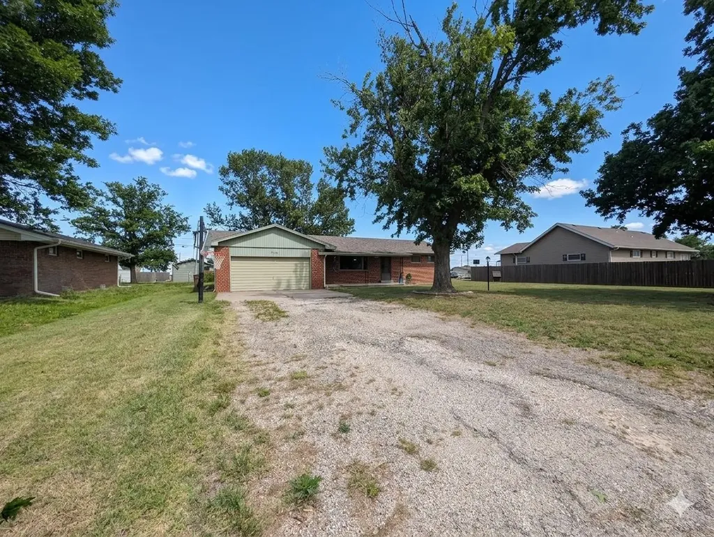 214 N Sedgwick Burrton KS 67020