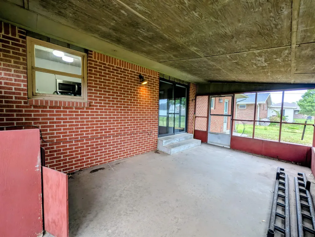 214 N Sedgwick Burrton KS 67020