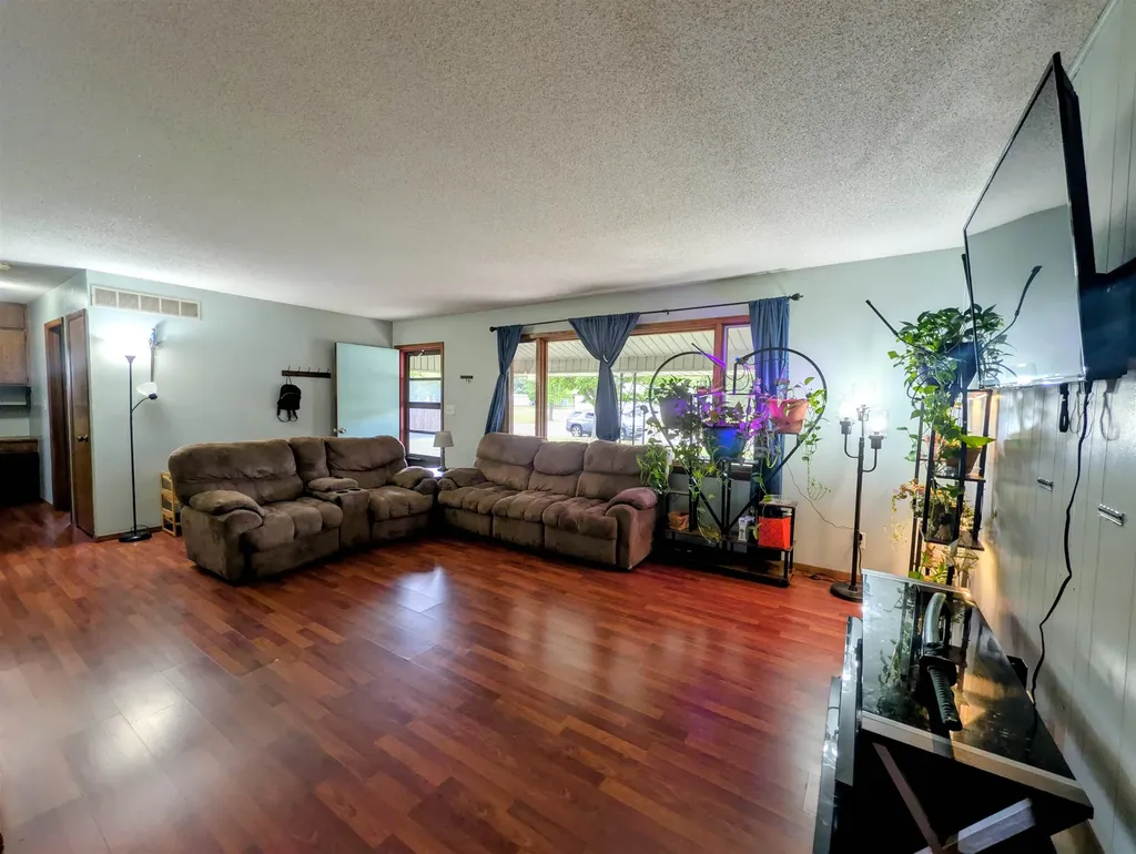 214 N Sedgwick Burrton KS 67020