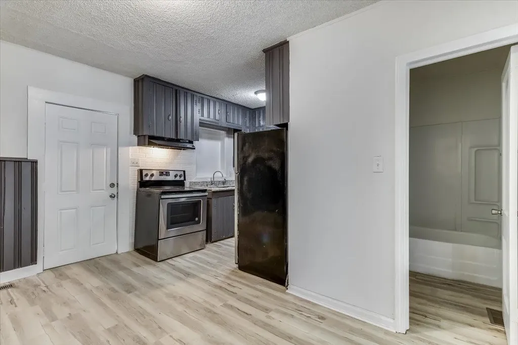 1821 S Grove Wichita KS 67211