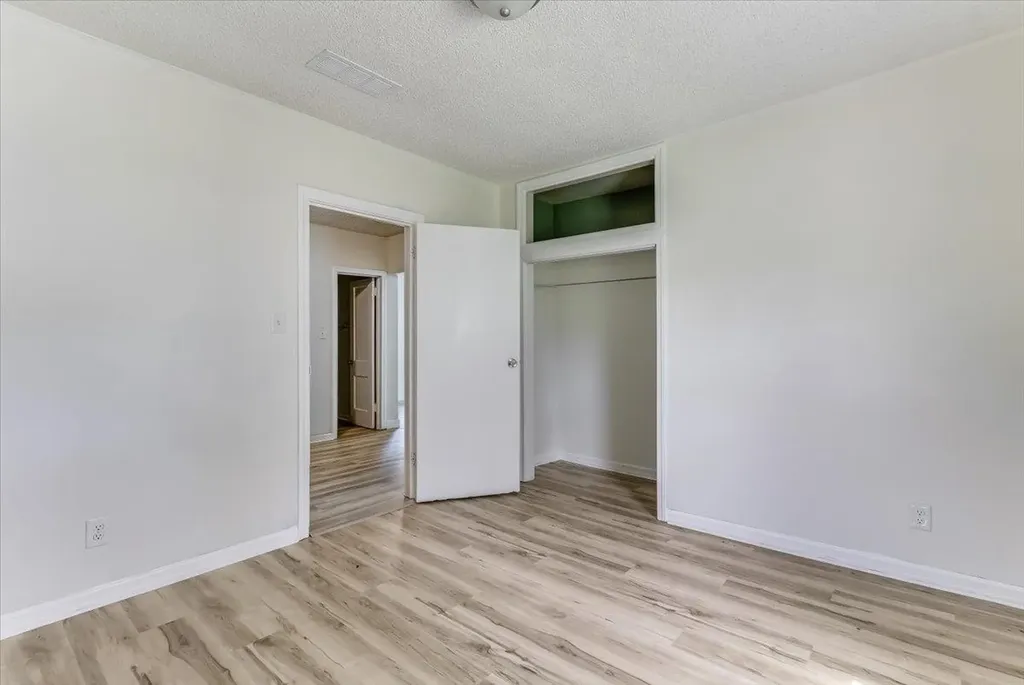 1821 S Grove Wichita KS 67211