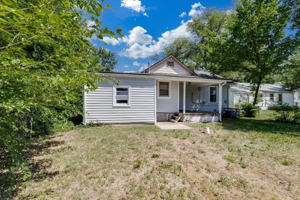 1821 S Grove Wichita KS 67211