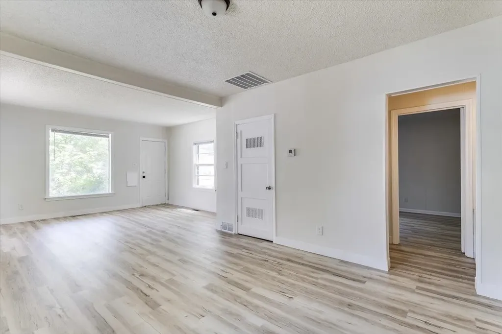 1821 S Grove Wichita KS 67211