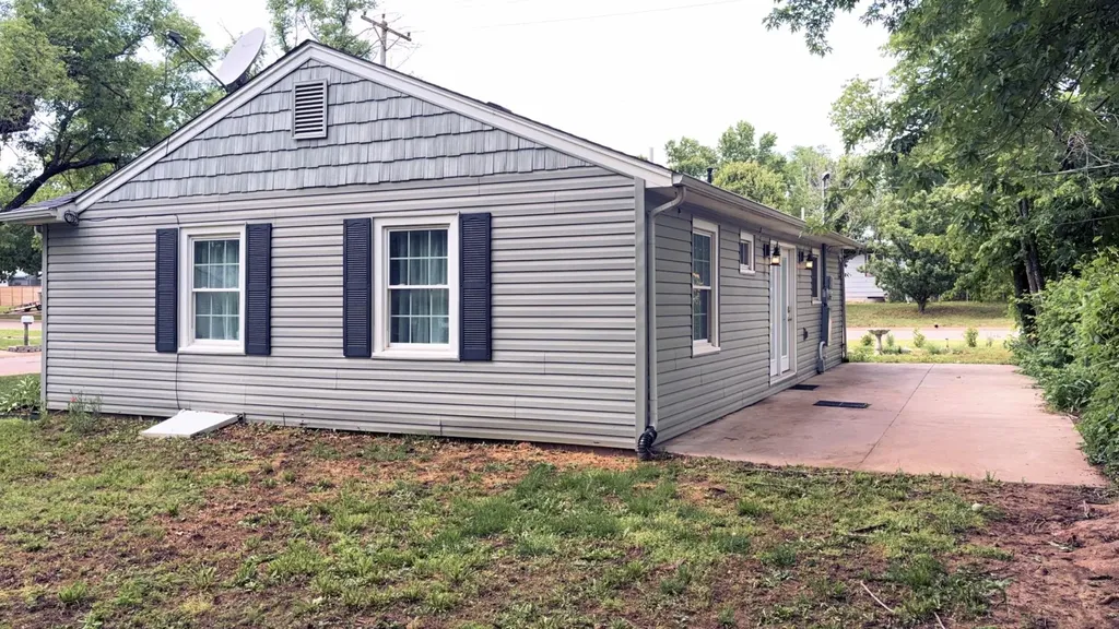 1302 Shelden El Dorado KS 67042