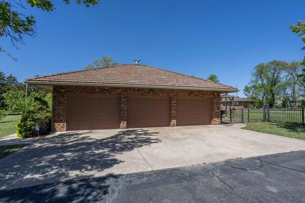 12400 E Lynne Wichita KS 67207