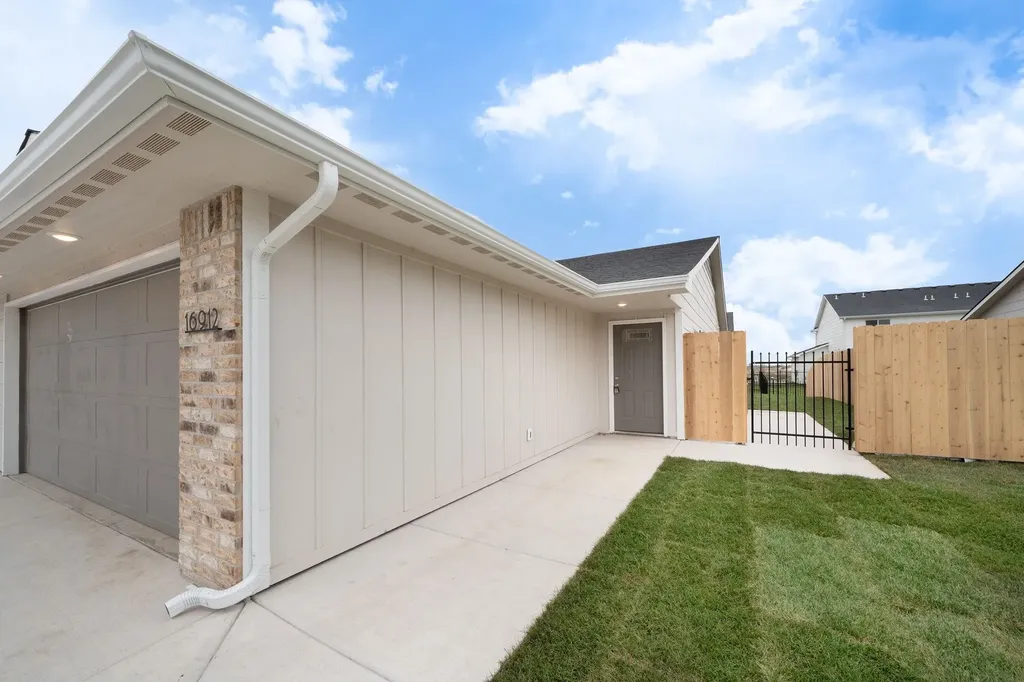 16802 W Lawson Goddard KS 67052