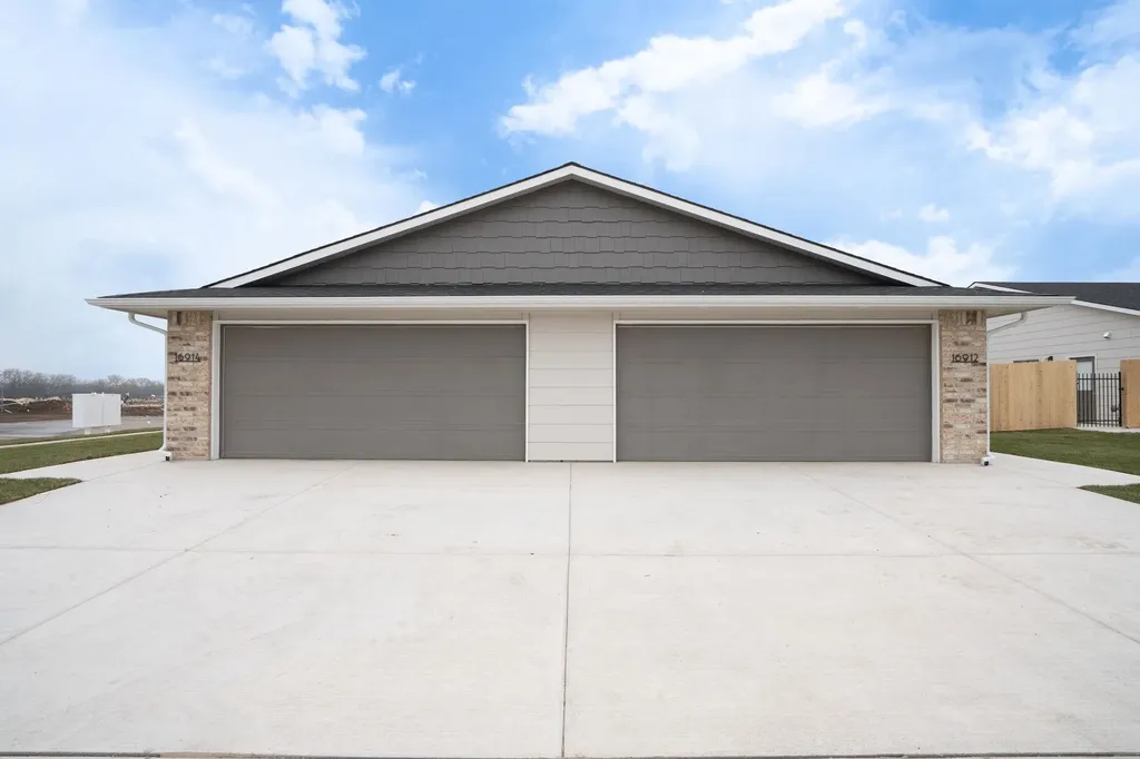 16828 W Lawson Goddard KS 67052