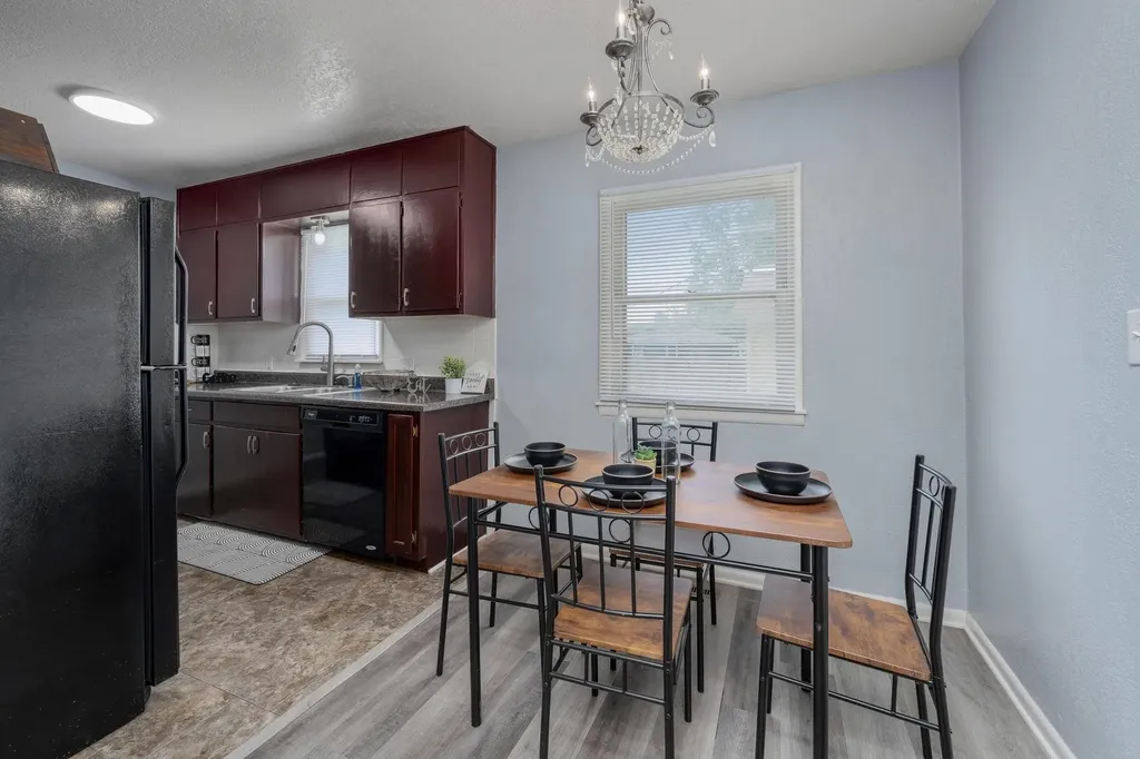 425 W 4th Haysville KS 67060
