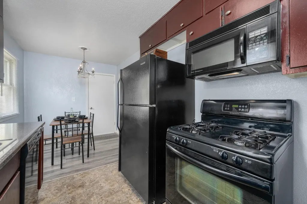425 W 4th Haysville KS 67060
