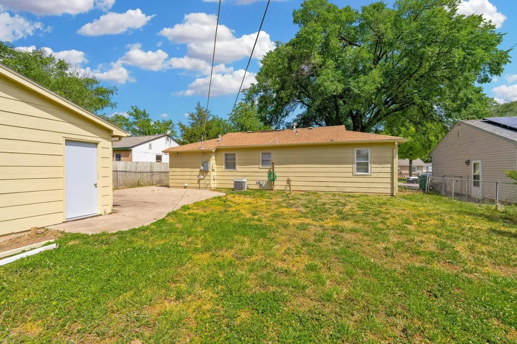425 W 4th Haysville KS 67060