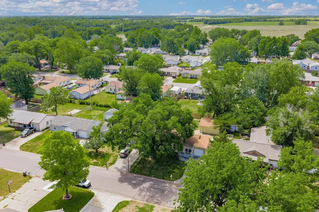 425 W 4th Haysville KS 67060