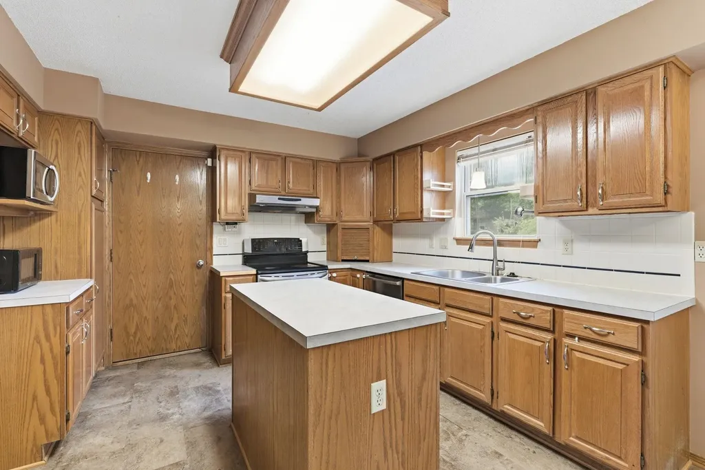 2720 N Beacon Hill Wichita KS 67220