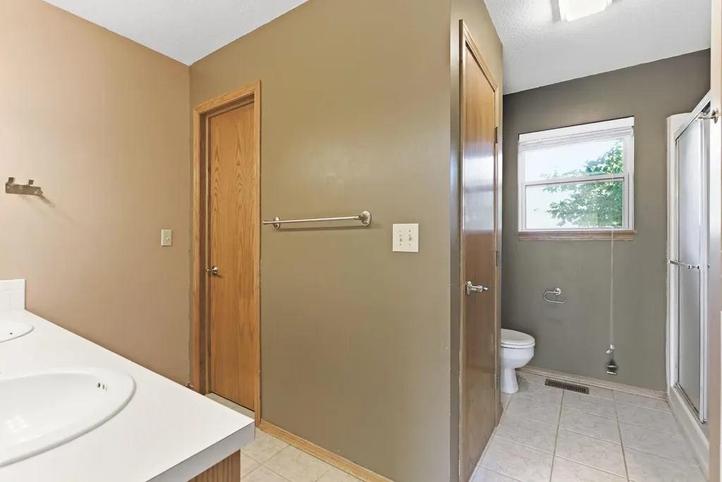 2720 N Beacon Hill Wichita KS 67220