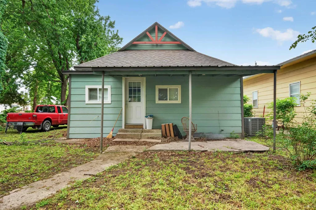 414 Andrews Street Winfield KS 67156