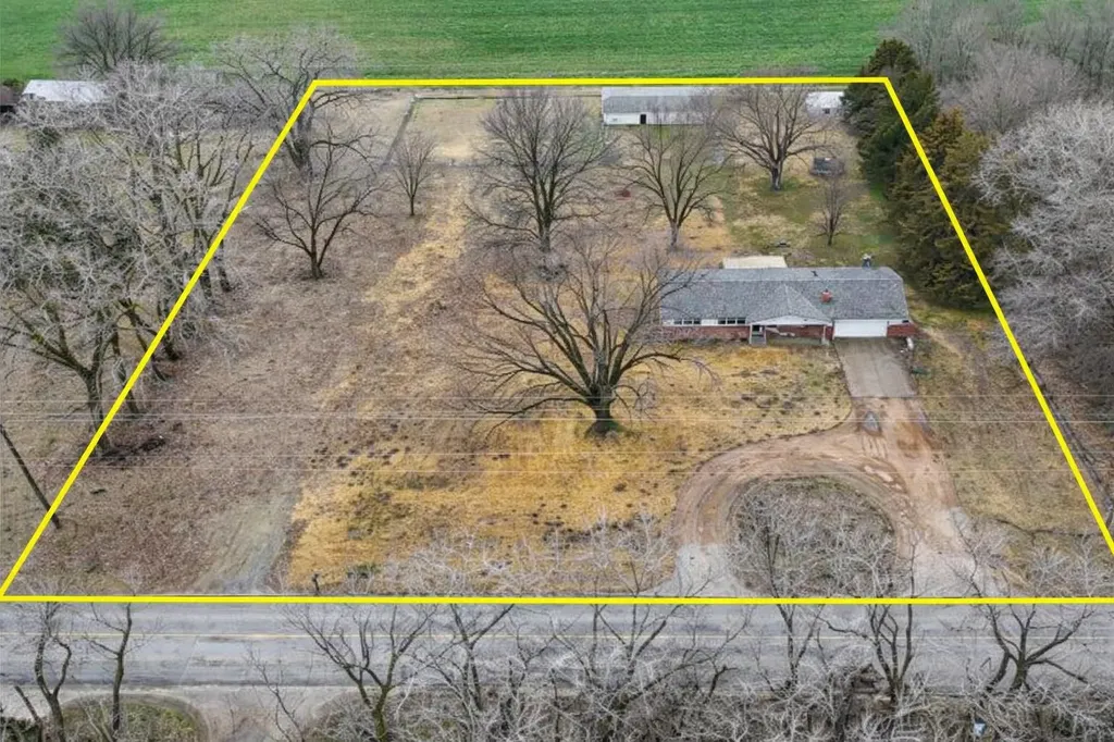 1155 N Oliver Road Belle Plaine KS 67013
