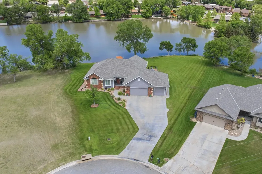 4 Waterbrook Terrace South Hutchinson KS 67505