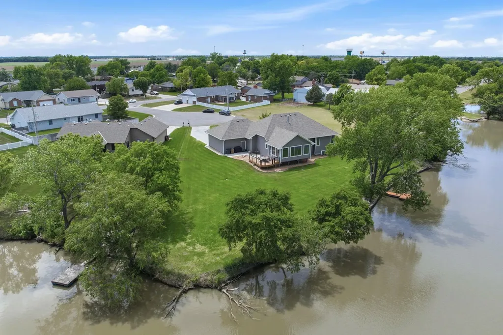 4 Waterbrook Terrace South Hutchinson KS 67505