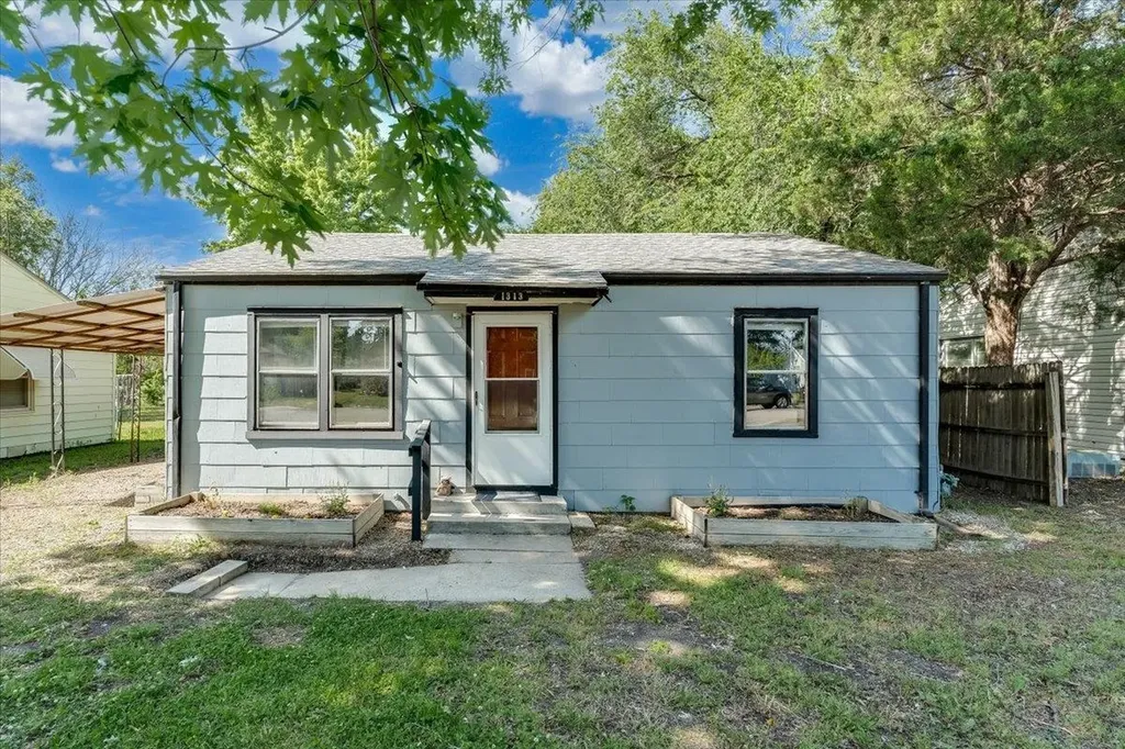 1313 E Harvey Avenue Wellington KS 67152