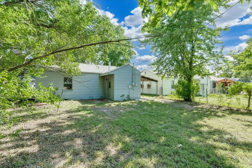1313 E Harvey Avenue Wellington KS 67152