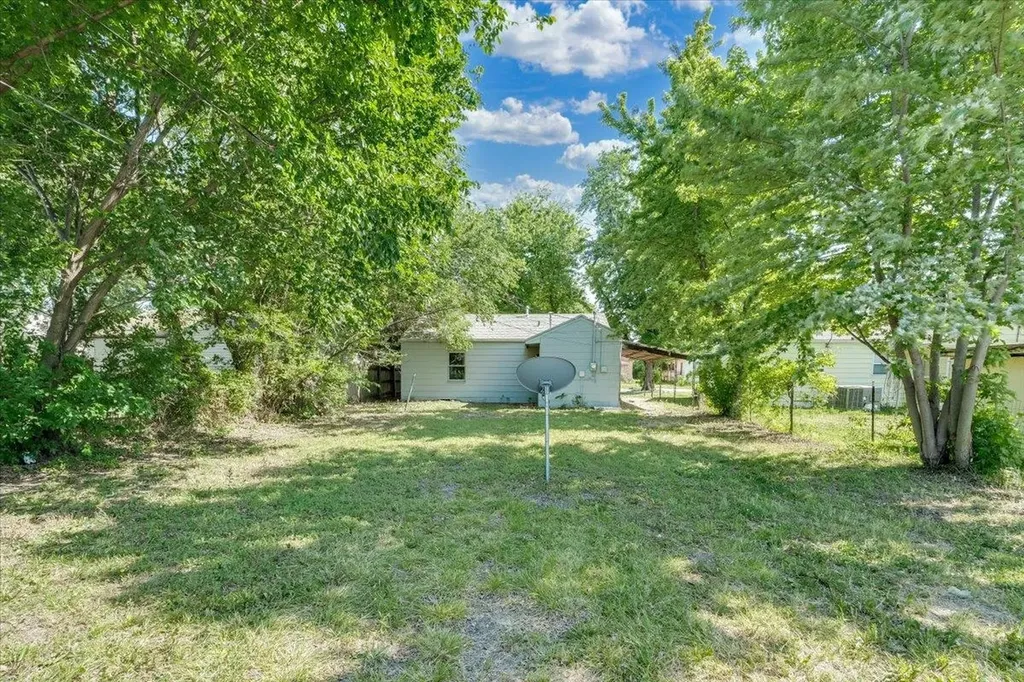1313 E Harvey Avenue Wellington KS 67152