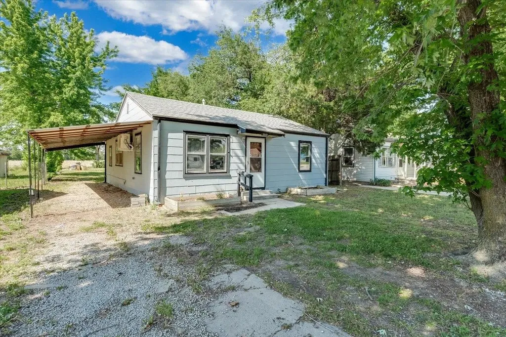 1313 E Harvey Avenue Wellington KS 67152
