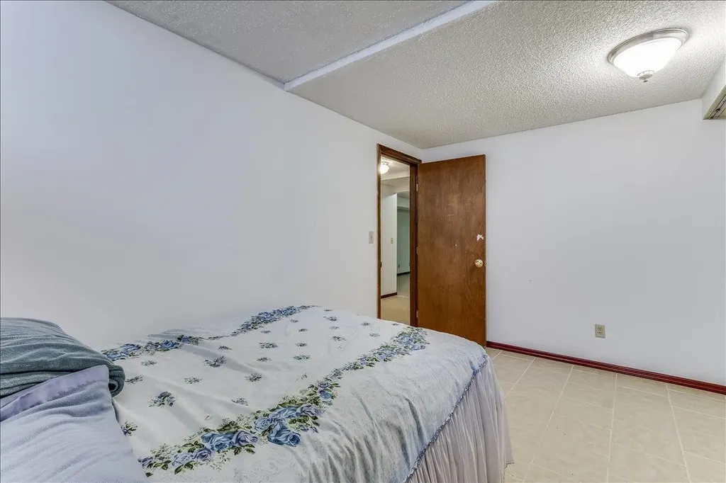 2007 N Wood Wichita KS 67212