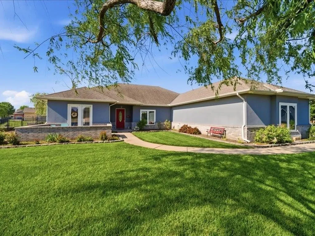 601 Stone Lake Circle Augusta KS 67010