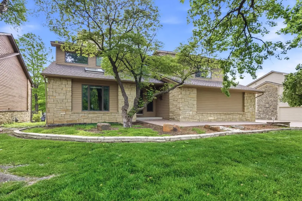 Wichita KS, 560 N Saint Andrews