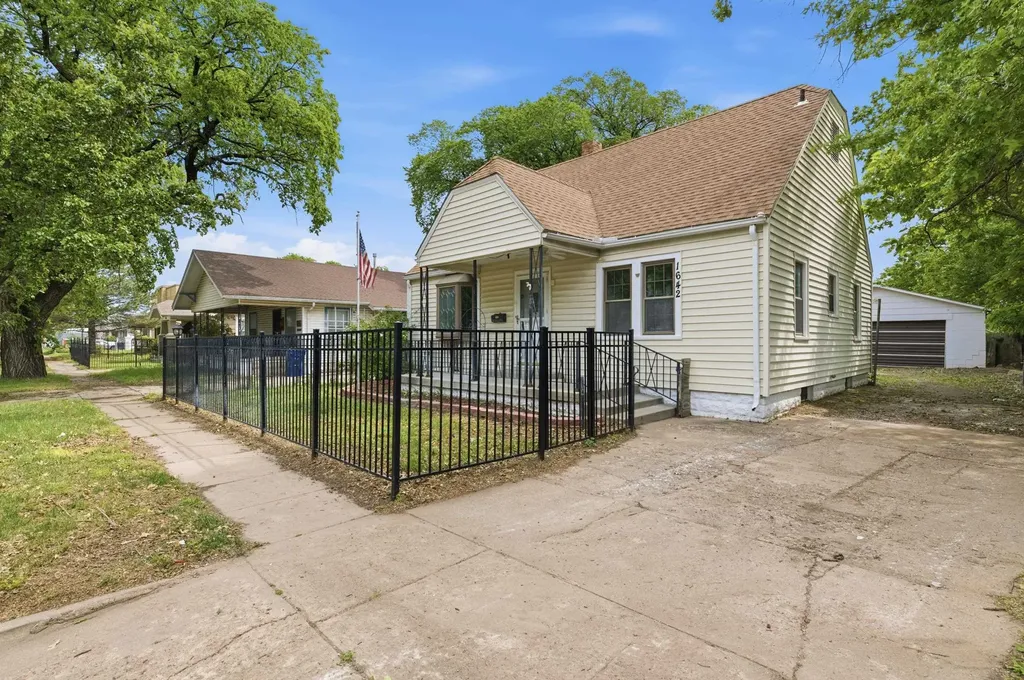 1642 S Mosley Wichita KS 67211