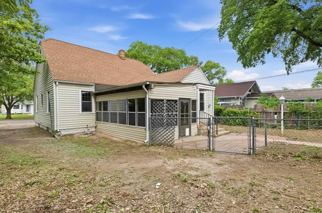 1642 S Mosley Wichita KS 67211