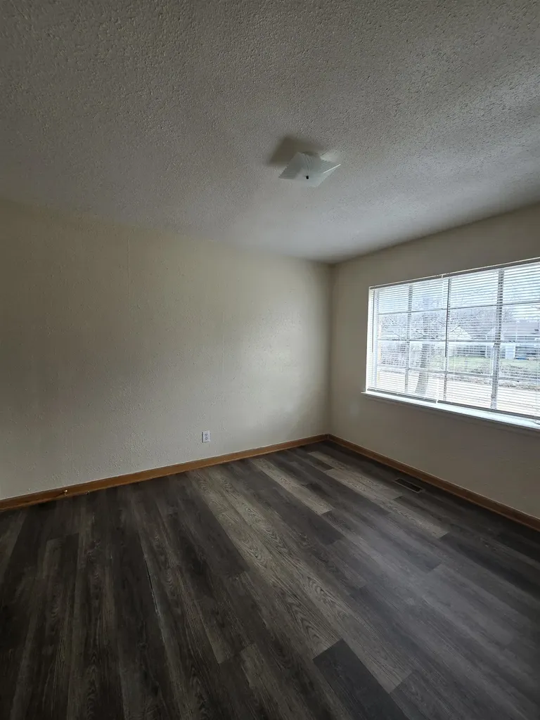 718 S Hunter Wichita KS 67217
