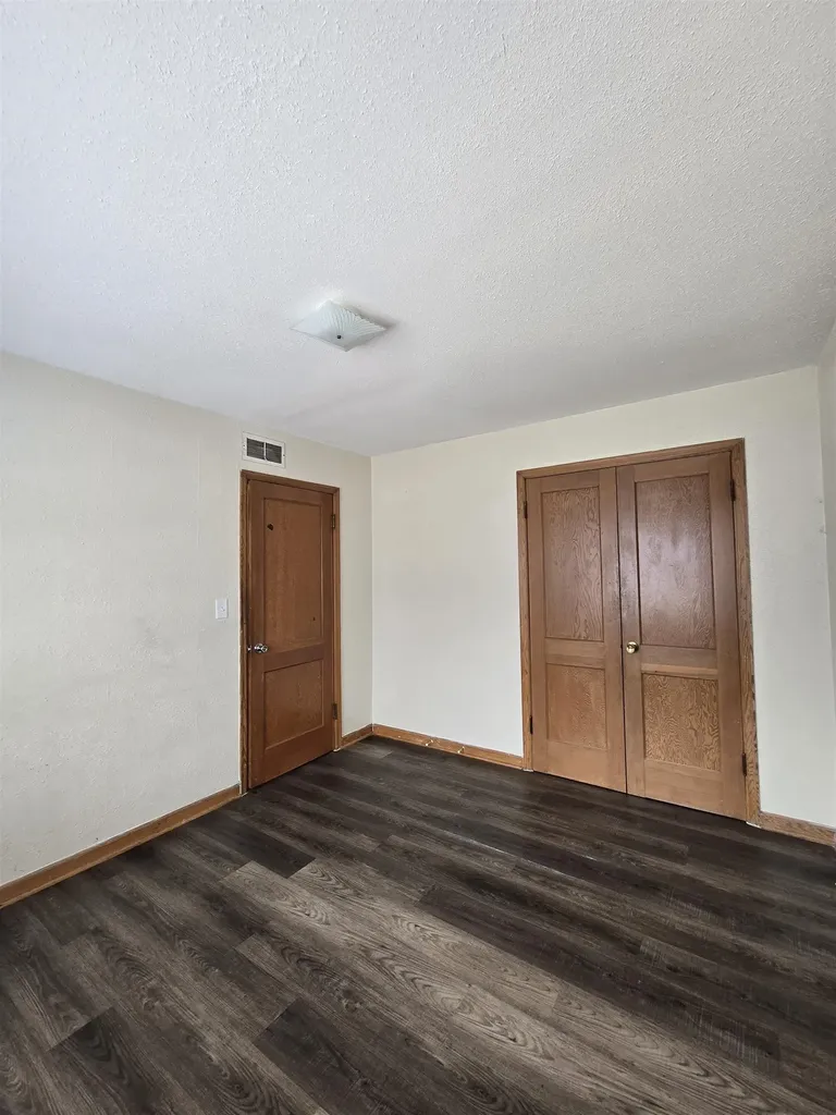 718 S Hunter Wichita KS 67217